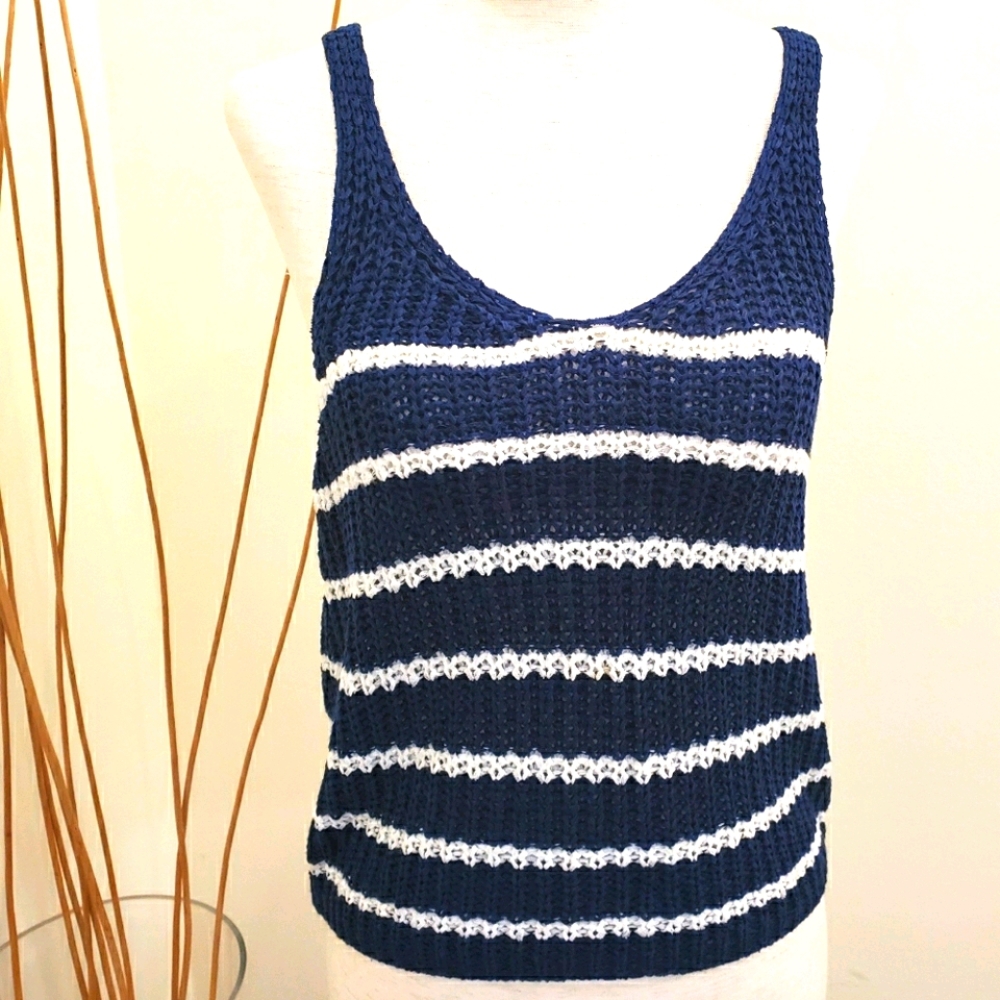 Moon & Madison Size S Knit crop top